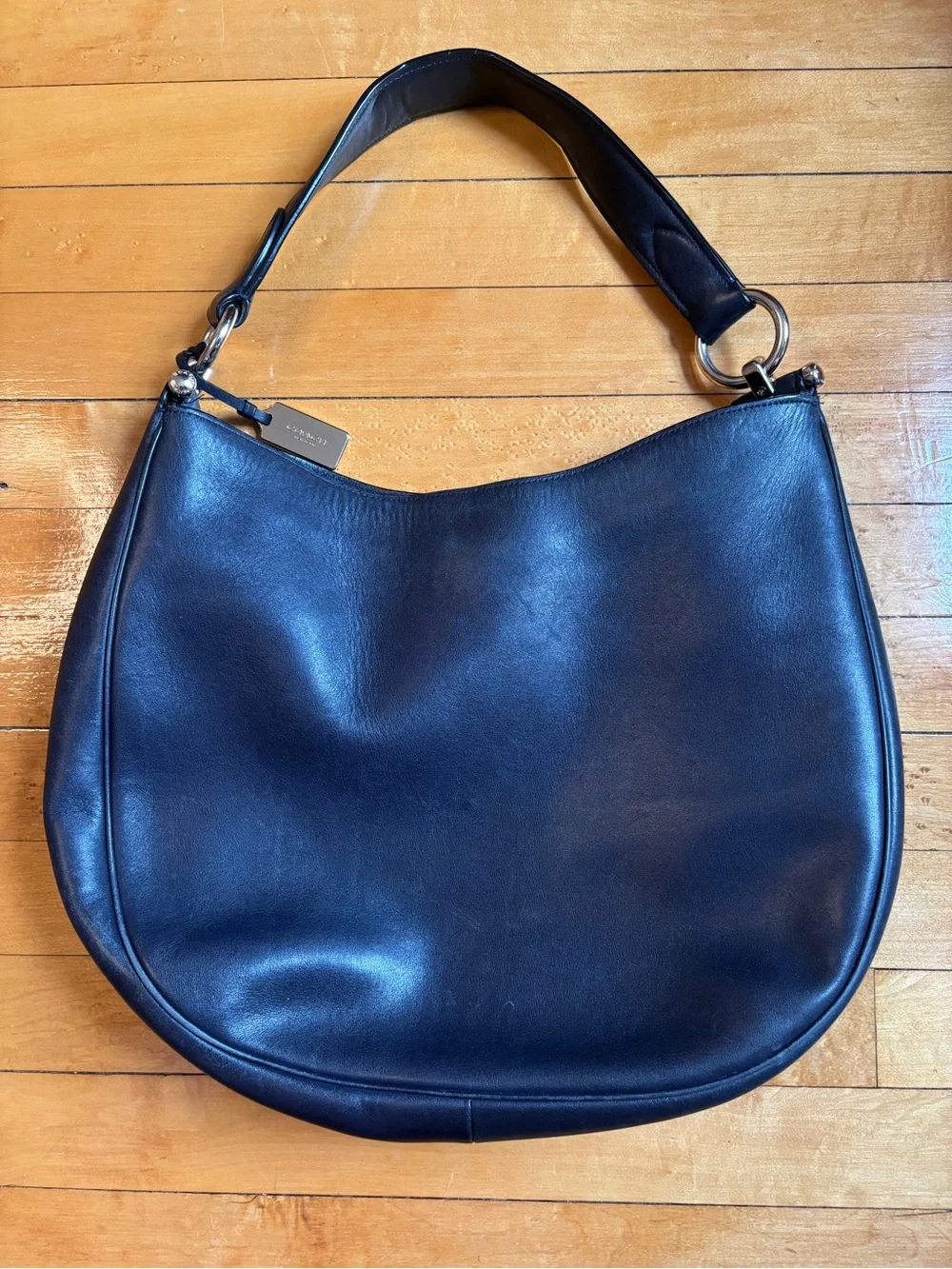 EUC Vintage COACH Nomad Hobo Bag | Black Glove-tanned Leather *READ: STRAP FLAW*